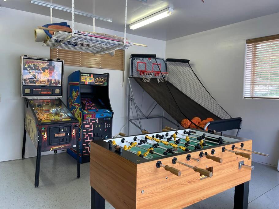 Custom Single Story Cabin With Jacuzzi Pool Table & Big Game Room With Arcade Games บิ๊กแบร์เลค ภายนอก รูปภาพ