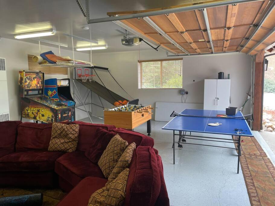 Custom Single Story Cabin With Jacuzzi Pool Table & Big Game Room With Arcade Games บิ๊กแบร์เลค ภายนอก รูปภาพ